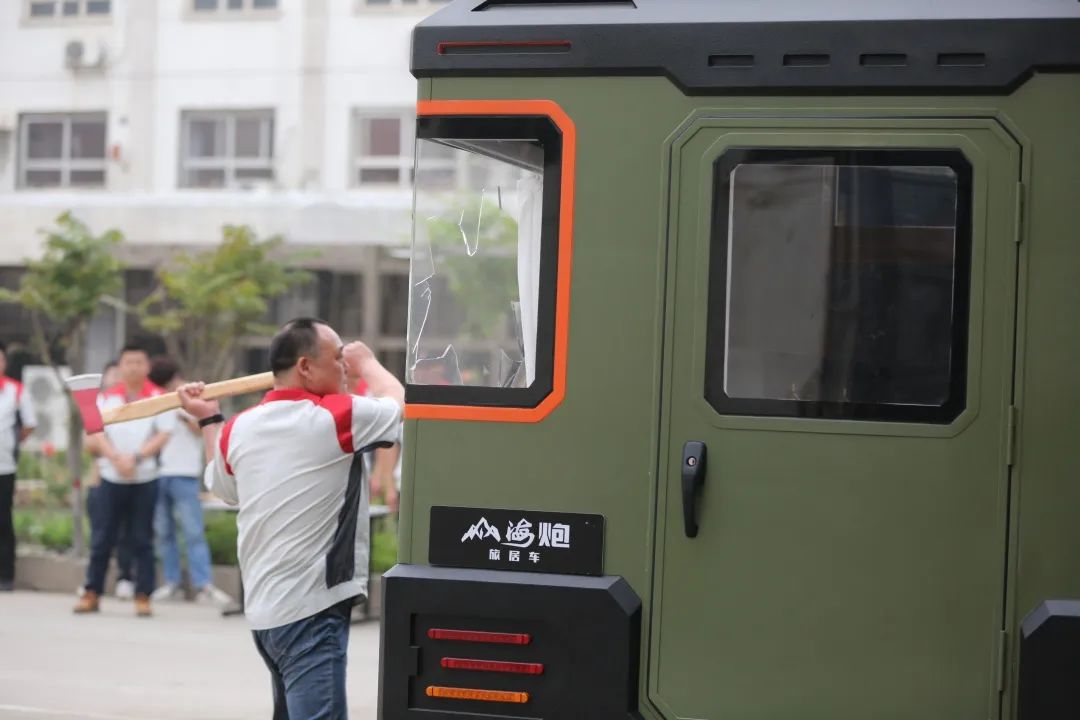 砸掉山海炮旅居車，覽眾房車究竟在搞什么？